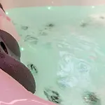 Loveroom En Centre Avec Jacuzzi - Notre Dame