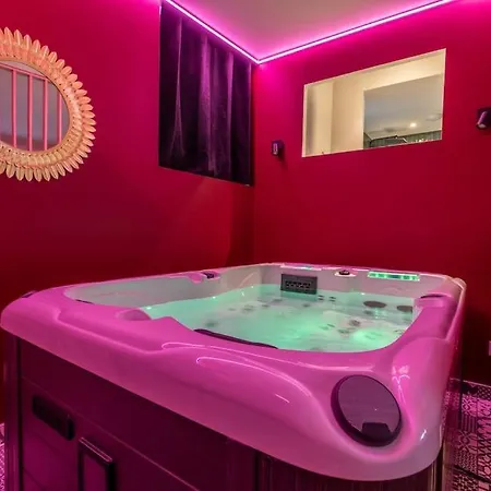 Loveroom En Centre Avec Jacuzzi - Notre Dame Appartamento