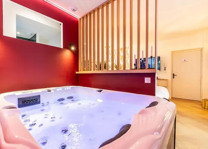 Loveroom En Centre Avec Jacuzzi - Notre Dame Clermont-Ferrand