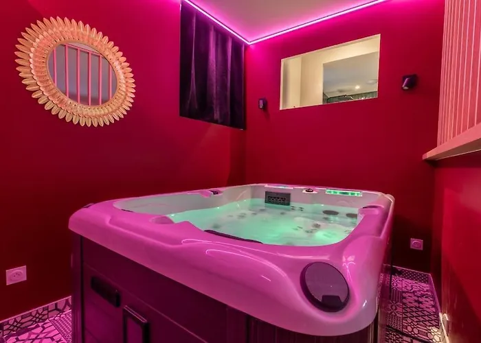 Loveroom En Centre Avec Jacuzzi - Notre Dame Appartement